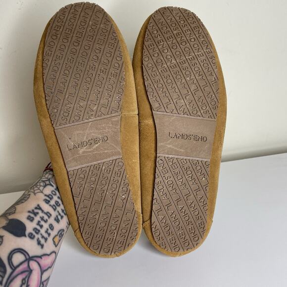 LANDS END Tan Suede Shearling Lined Ballet Flat Moccasin Slippers Pom Poms Sz 9 - Picture 6 of 6